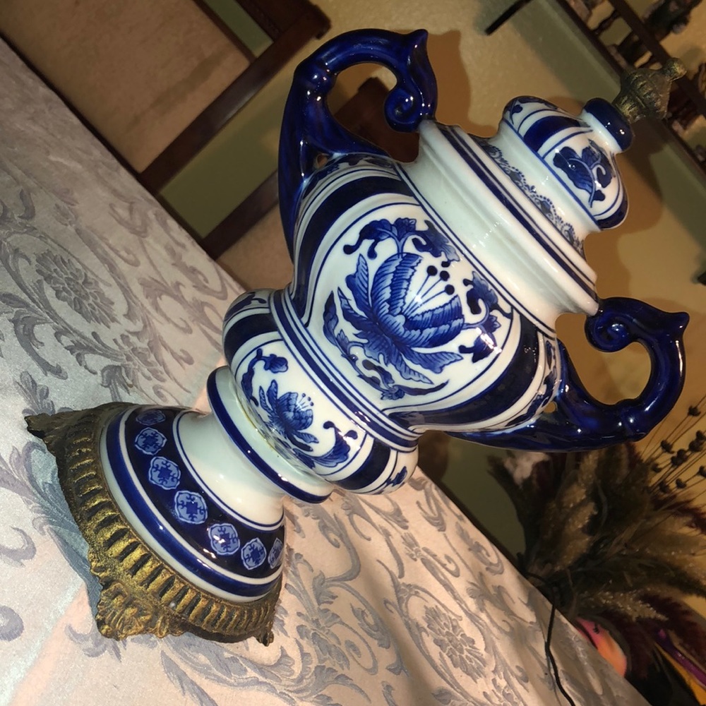 VTG BOMBAY TALL JAR CANISTER W LID